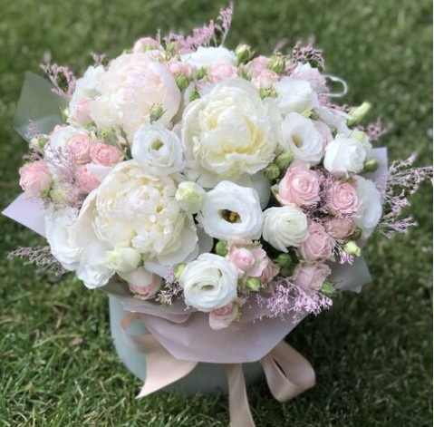 Квіткова композиція Перше почуття 2 доставка квітів