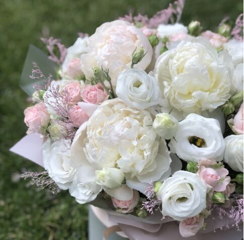 Квіткова композиція Перше почуття 3 доставка квітів