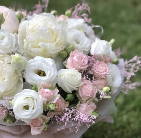 Квіткова композиція Перше почуття 4 доставка квітів