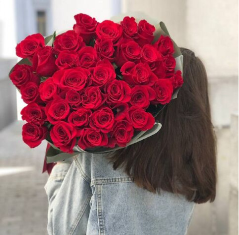 Букет 35 троянд Фрідом 3 доставка квітів