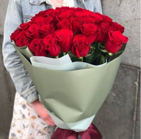 Букет 35 троянд Фрідом 2 доставка квітів