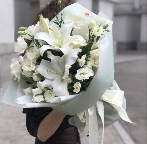 Букет Лілі 5 доставка квітів