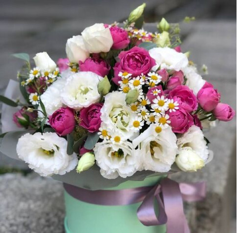 Квіткова композиція Жіночність 2 доставка квітів