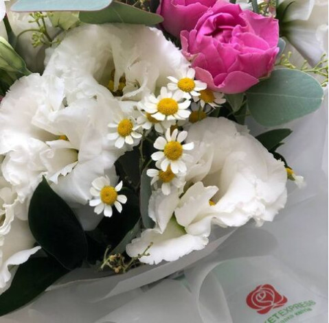 Квіткова композиція Жіночність 4 доставка квітів