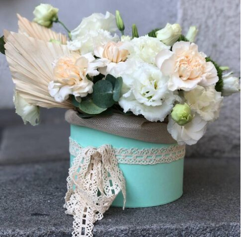 Квіткова композиція Таємнича муза 3 доставка квітів