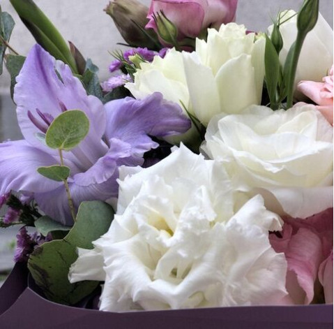 Квіткова композиція Чудо 4 доставка квітів