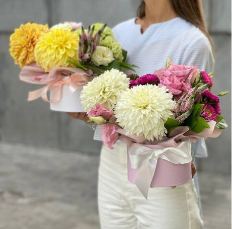 Квіткова композиція Жовта жоржина 2 доставка квітів