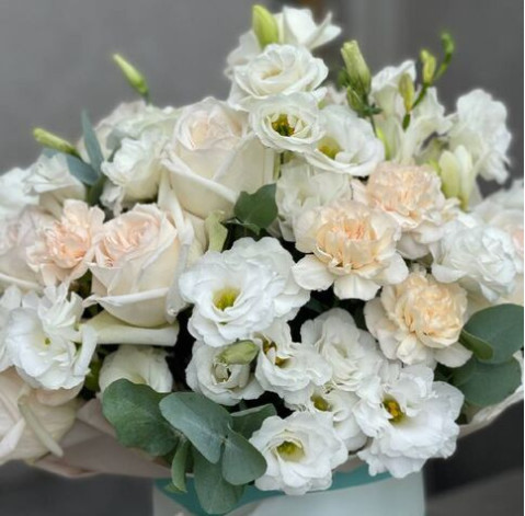 Квіткова композиція Пастельні тони 3 доставка квітів