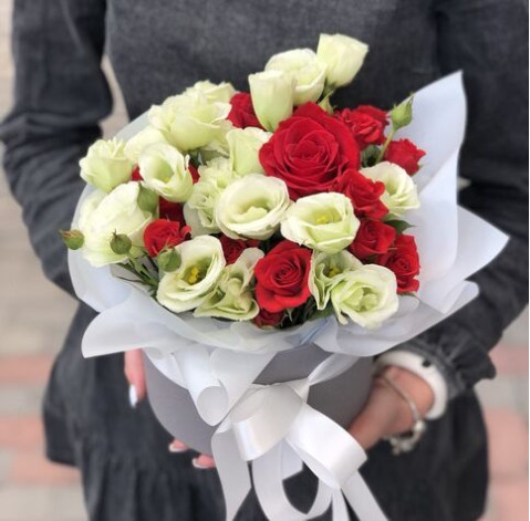 Квіткова композиція Свято кохання 2 доставка квітів