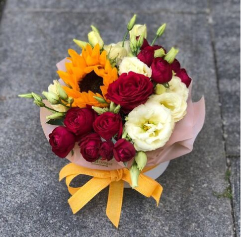 Квіткова композиція Жіноча примха 2 доставка квітів