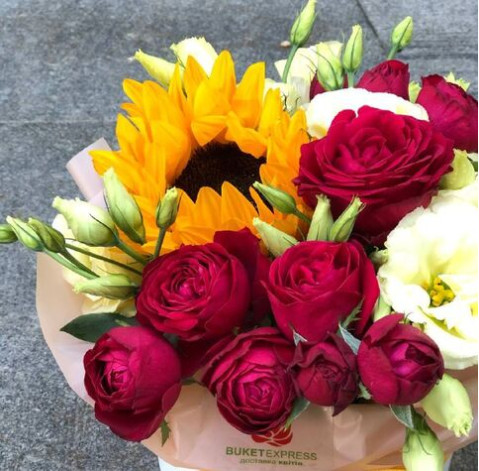 Квіткова композиція Жіноча примха 3 доставка квітів