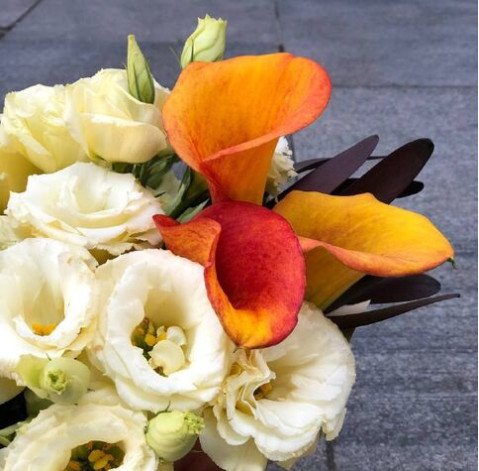 Квіткова композиція Квіткова радість 3 доставка квітів