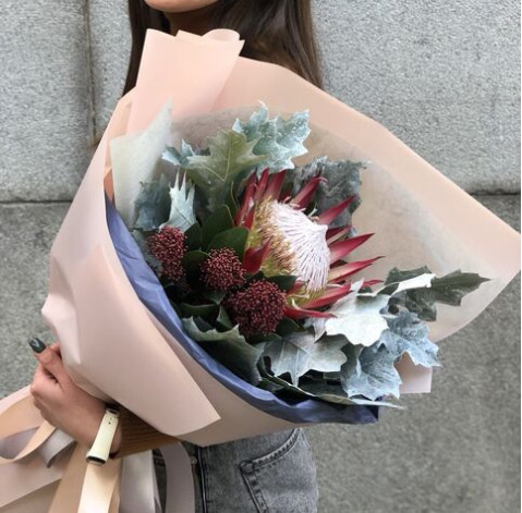 Bouquet Royal Protea 3 Flower delivery