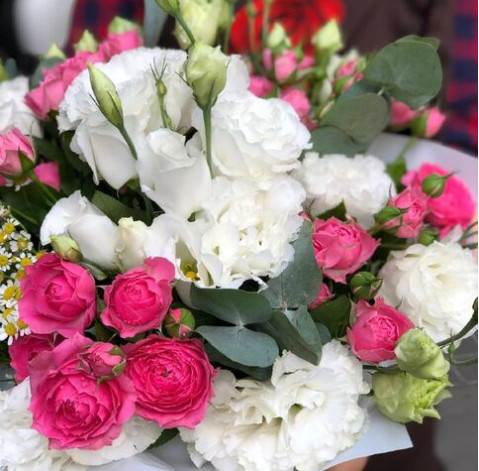 Квіткова композиція Квітучий сад 3 доставка квітів