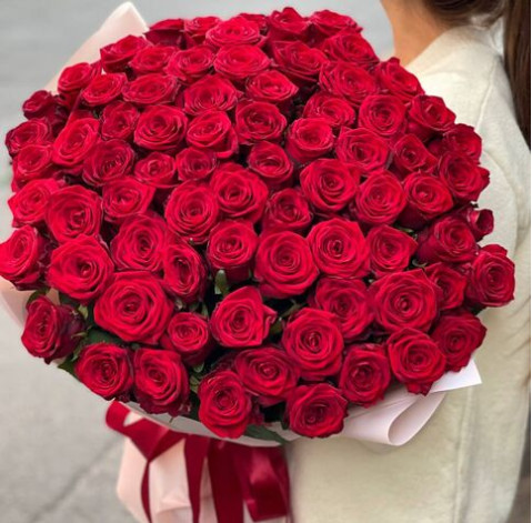 Букет 75 роз Ред Наоми 3 доставка цветов