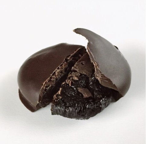 Prunes in dark chocolate 2 Flower delivery