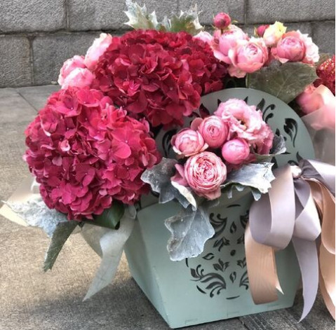 Квіткова композиція Малиновий пунш 2 доставка квітів