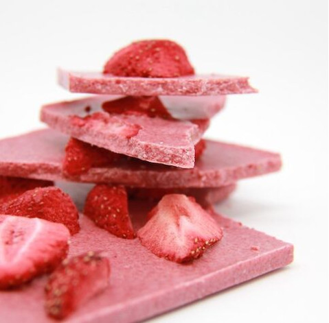 Шоколад білий з Полуницею 120 г 3 доставка квітів