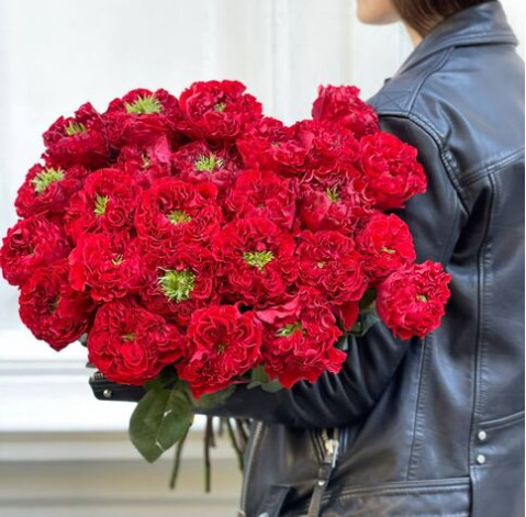 Букет 25 троянд Ред Ай 1 доставка квітів