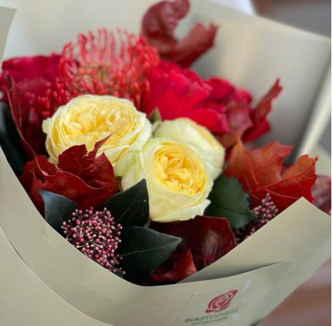 Букет Відблиски червоного 3 доставка квітів