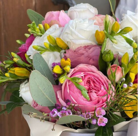 Квіткова композиція Квітковий світ 3 доставка квітів