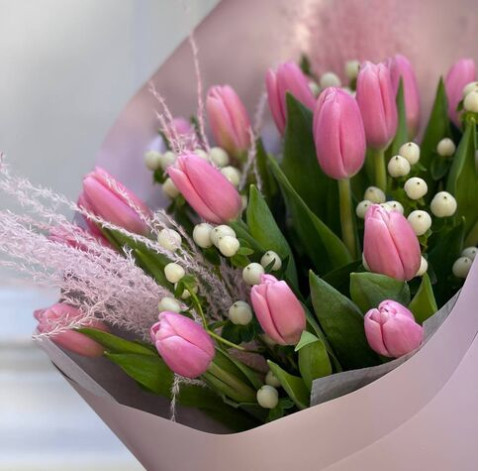 Bouquet of 17 pink tulips 3 Flower delivery