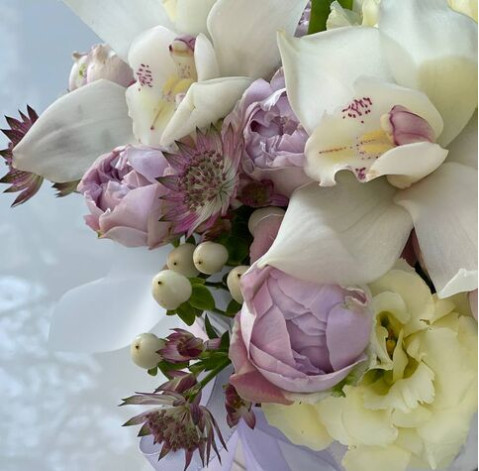 Квіткова композиція Найдорожчій 4 доставка квітів