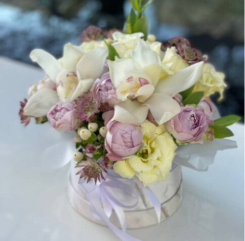 Квіткова композиція Найдорожчій 2 доставка квітів