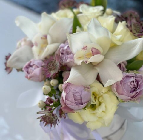 Квіткова композиція Найдорожчій 3 доставка квітів