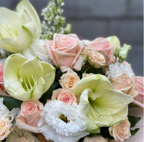 Квіткова композиція Втілення ніжності 3 доставка квітів