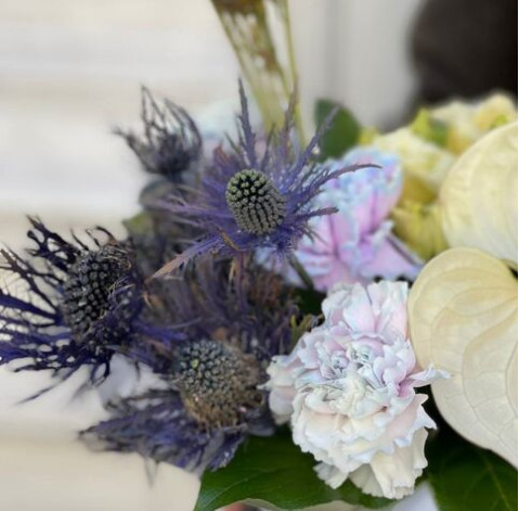 Квіткова композиція Яскрава фантазія 3 доставка квітів