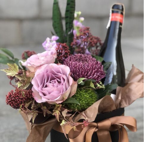 Цветочная композиция с напитком Восток 3 доставка цветов