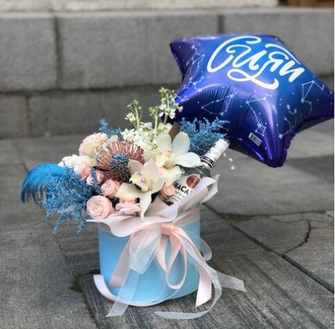 Flower arrangement with drink Exclusive 3 Flower delivery