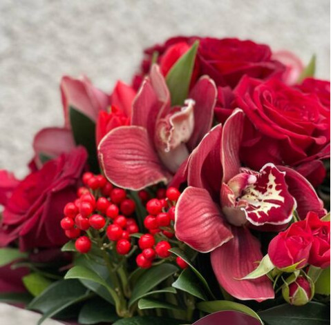 Квіткова композиція Яскраві почуття 3 доставка квітів