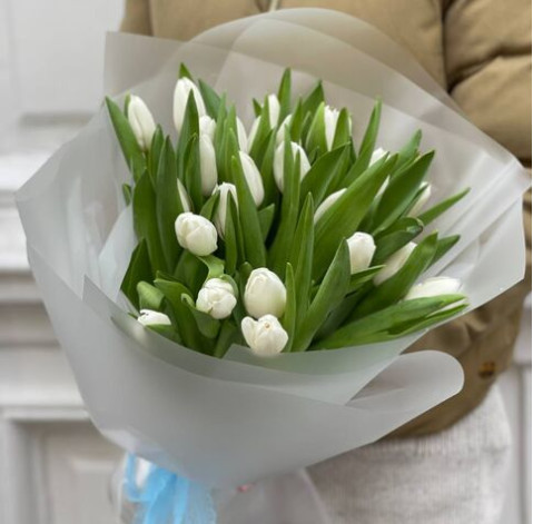 Букет 25 білих тюльпанів 2 доставка квітів