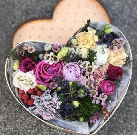 Квіткова композиція Святковий презент 2 доставка квітів