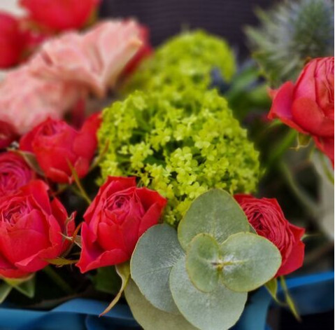 Квіткова композиція Троянда вітрів 2 доставка квітів