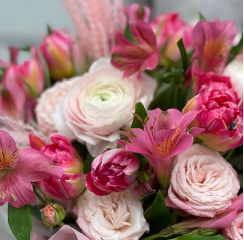 Квіткова композиція Поезія почуттів 4 доставка квітів