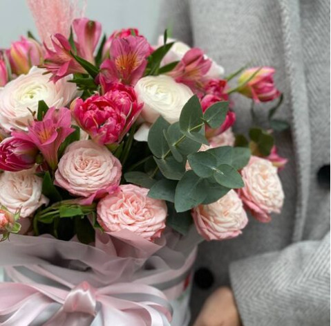 Квіткова композиція Поезія почуттів 3 доставка квітів