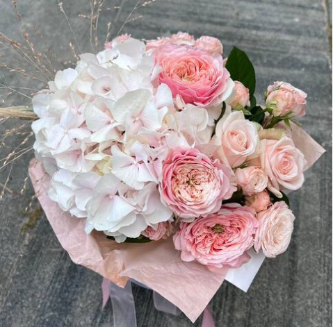 Квіткова композиція Пудровий сон 2 доставка квітів