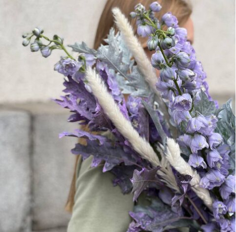 Букет 3 дельфініума 2 доставка квітів