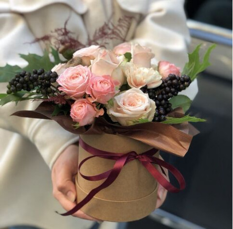 Квіткова композиція Чудовий натюрморт 3 доставка квітів