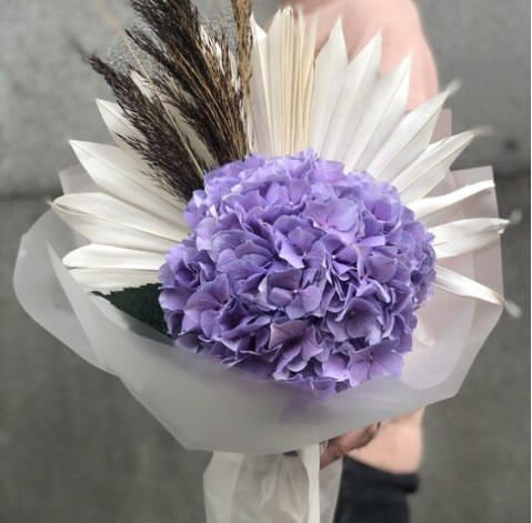 Букет Гортензія з пальмою 3 доставка квітів