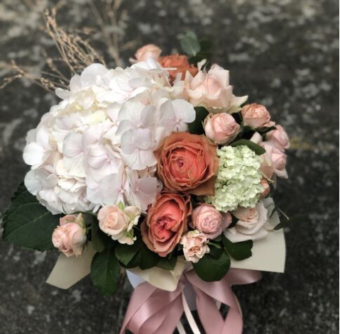 Квіткова композиція Персикова ніжність 3 доставка квітів