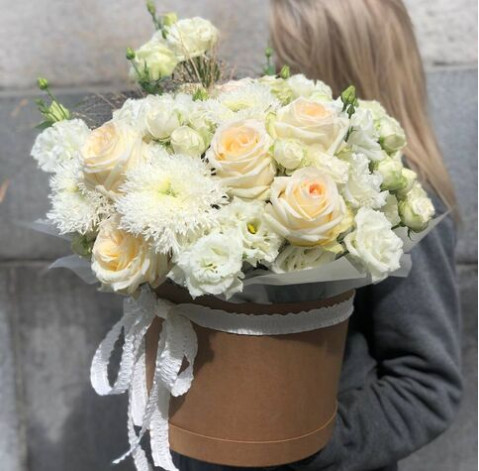 Квіткова композиція Сніговий ранок 2 доставка квітів