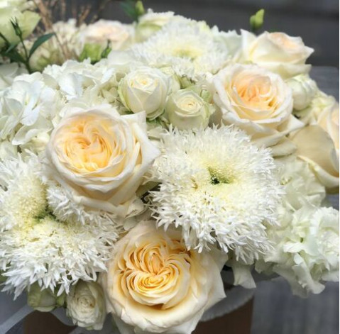 Квіткова композиція Сніговий ранок 4 доставка квітів