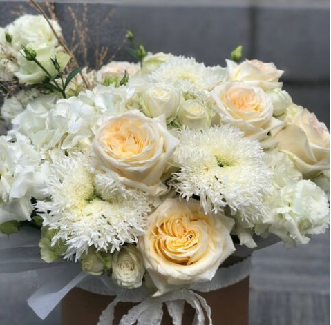 Квіткова композиція Сніговий ранок 3 доставка квітів