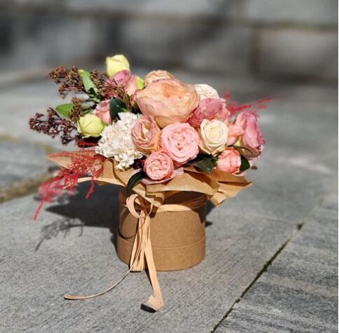 Квіткова композиція Карамельний десерт 2 доставка квітів