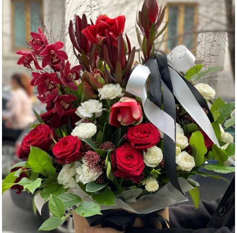 Траурная композиция Красная экзотика 1 доставка цветов