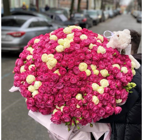 Букет із 365 кущових троянд 2 доставка квітів